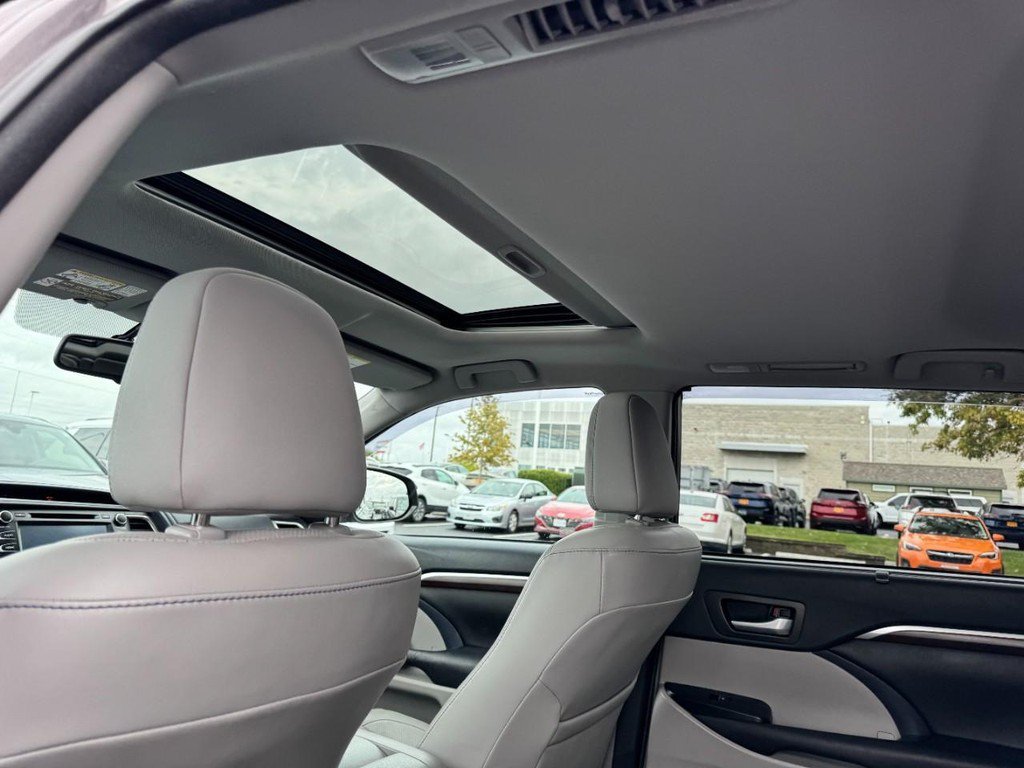 Used 2015 Gray Toyota Limited image 11