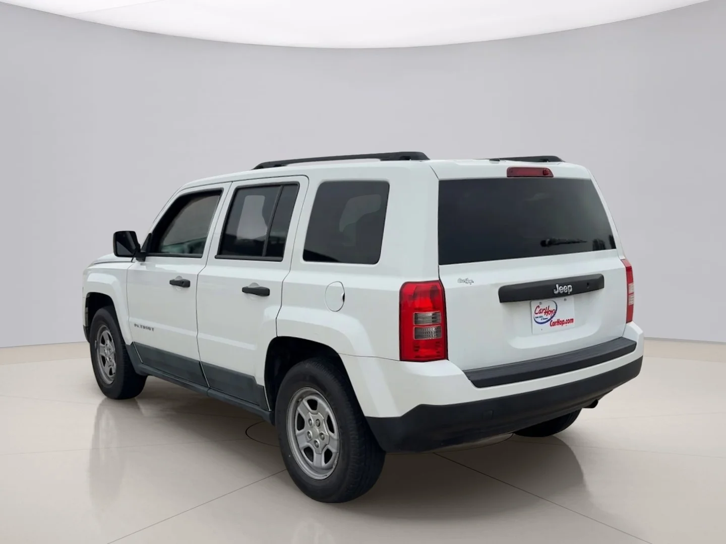 Used 2011 White Jeep LATITUDE image 3