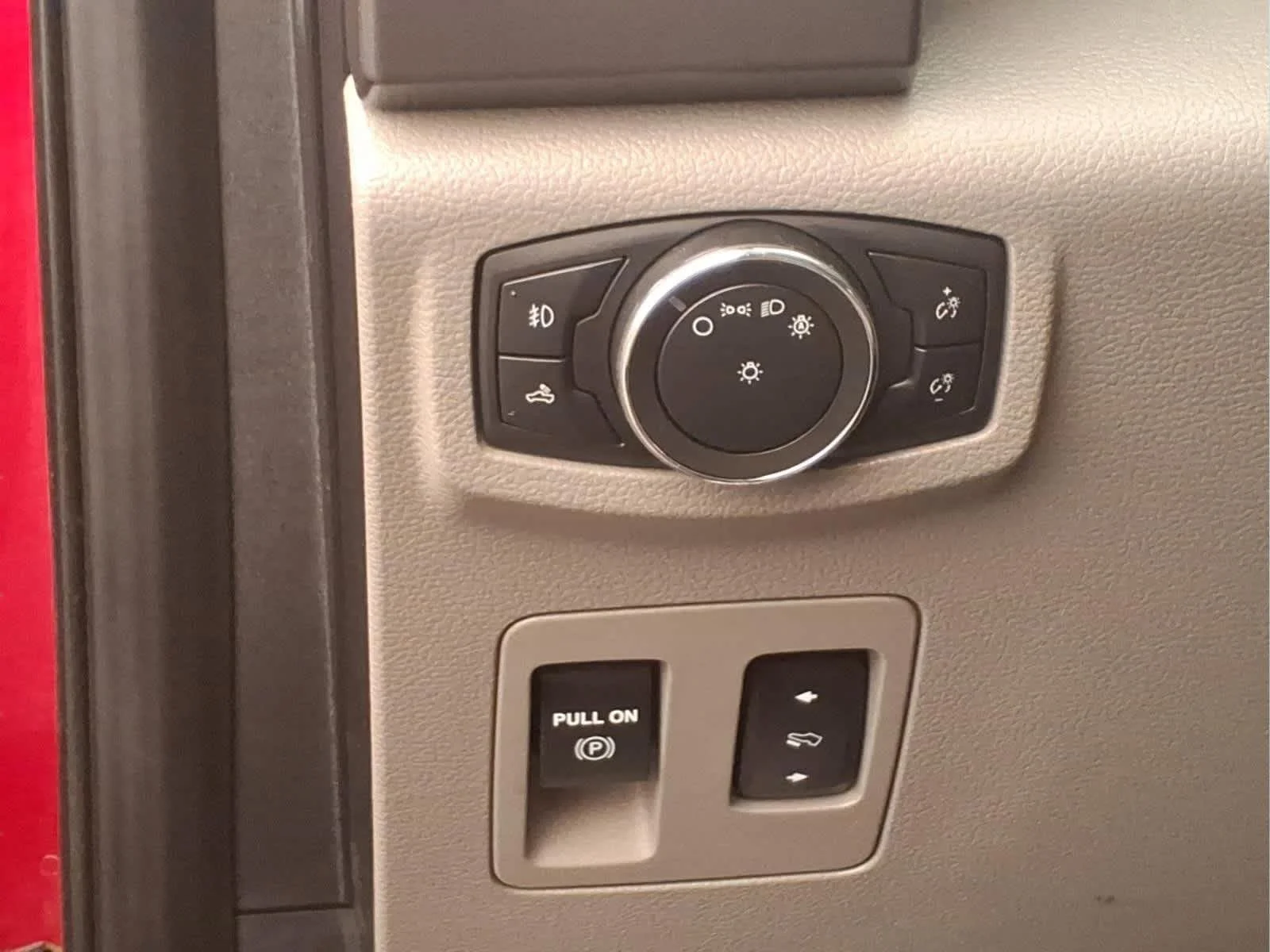 Used 2020 Rapid Red Metallic Tinted Clearcoat/Magnetic Ford XLT image 13