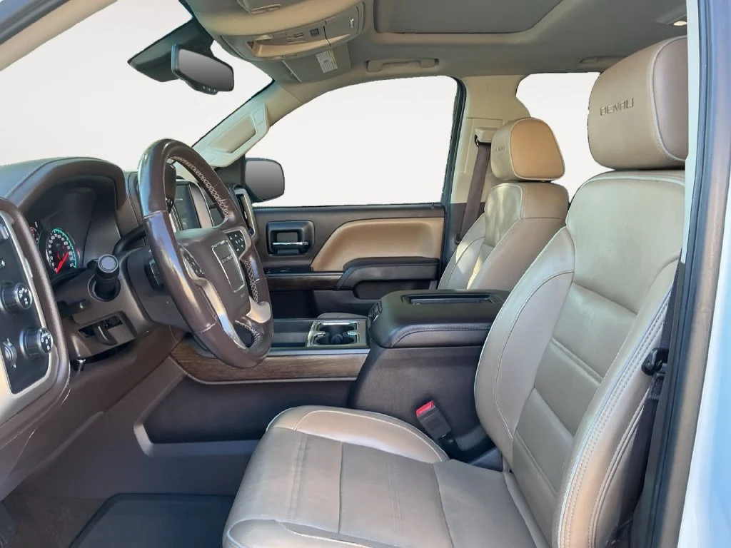 Used 2017 WHITE FROST TRICOAT GMC Denali image 16