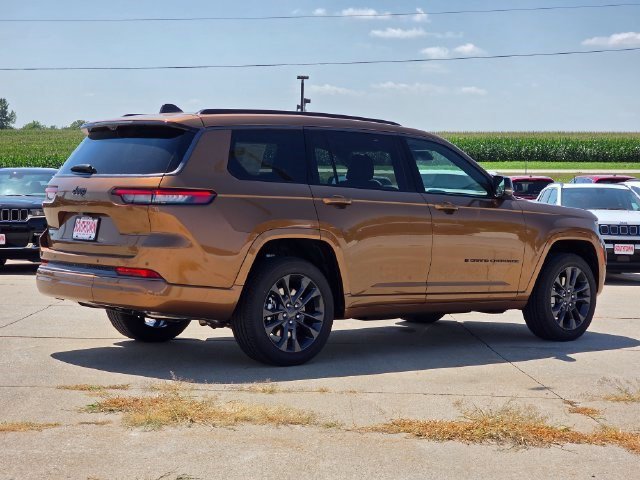 New 2026 Copper Shino Metallic Clear-Coat Exterior Paint Jeep Limited Reserve image 7