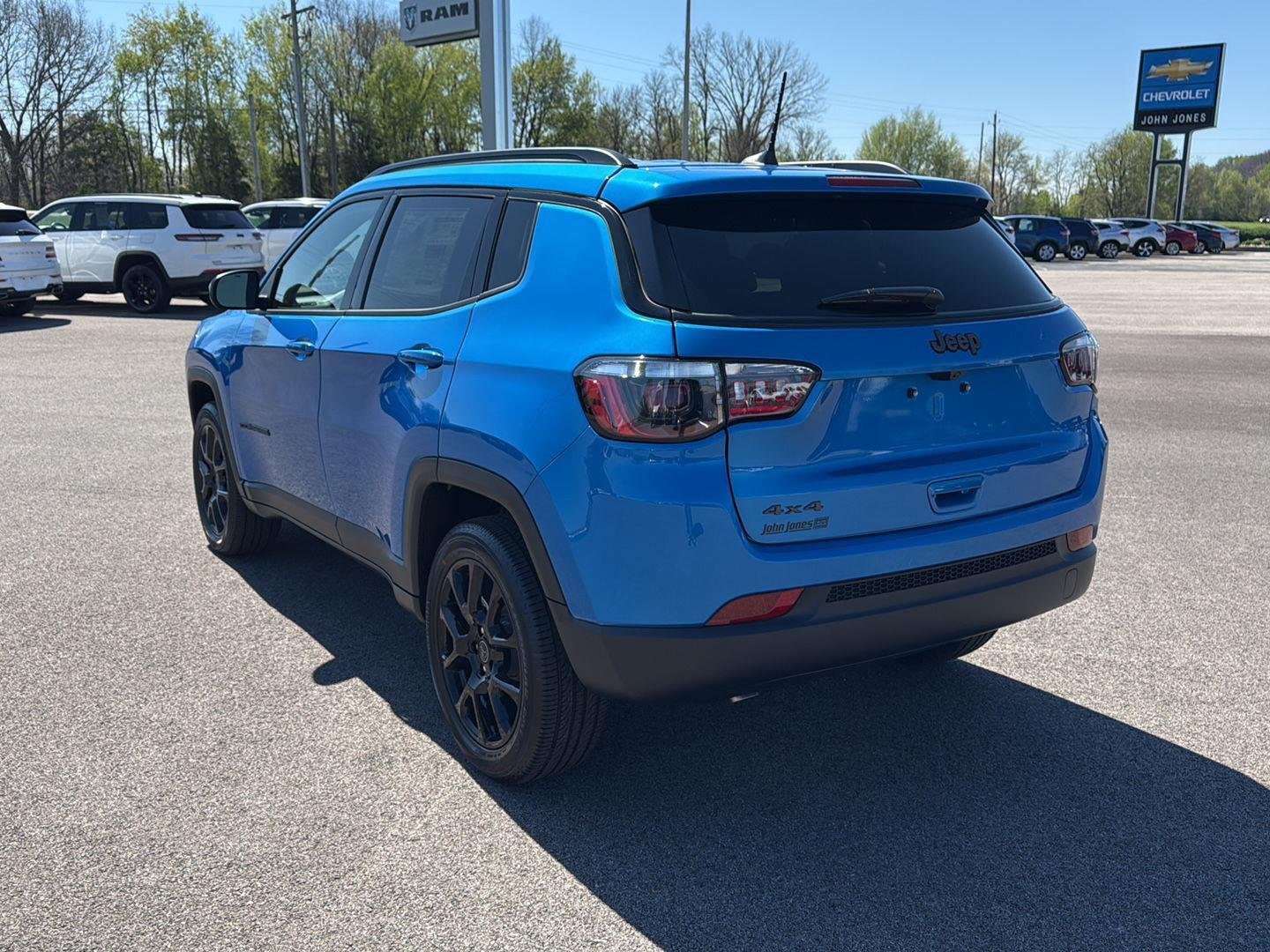 New 2026 Hydro Blue Pearl-Coat Exterior Paint Jeep Latitude Altitude image 14