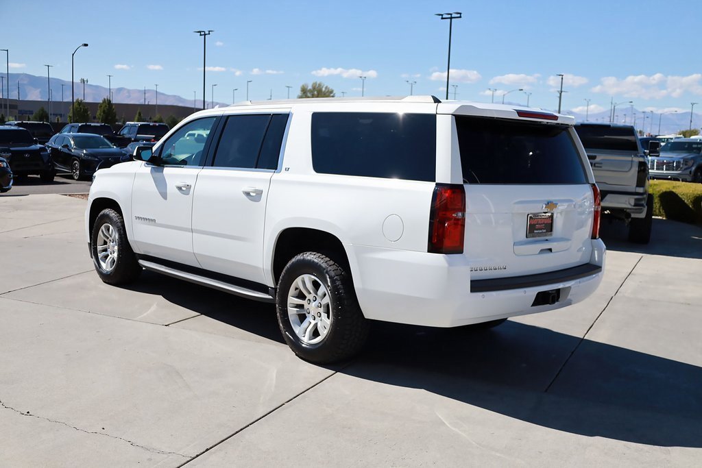 2019 Chevrolet Suburban LT photo 4