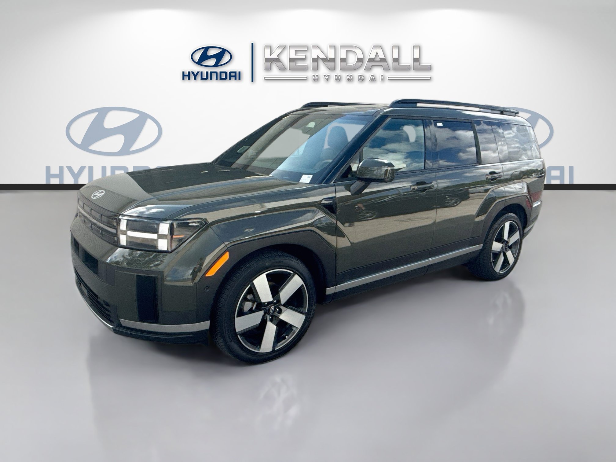 Used 2024 Rockwood Green Hyundai Limited image 3