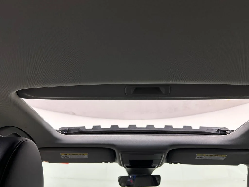 Used 2023  Acura Base image 18