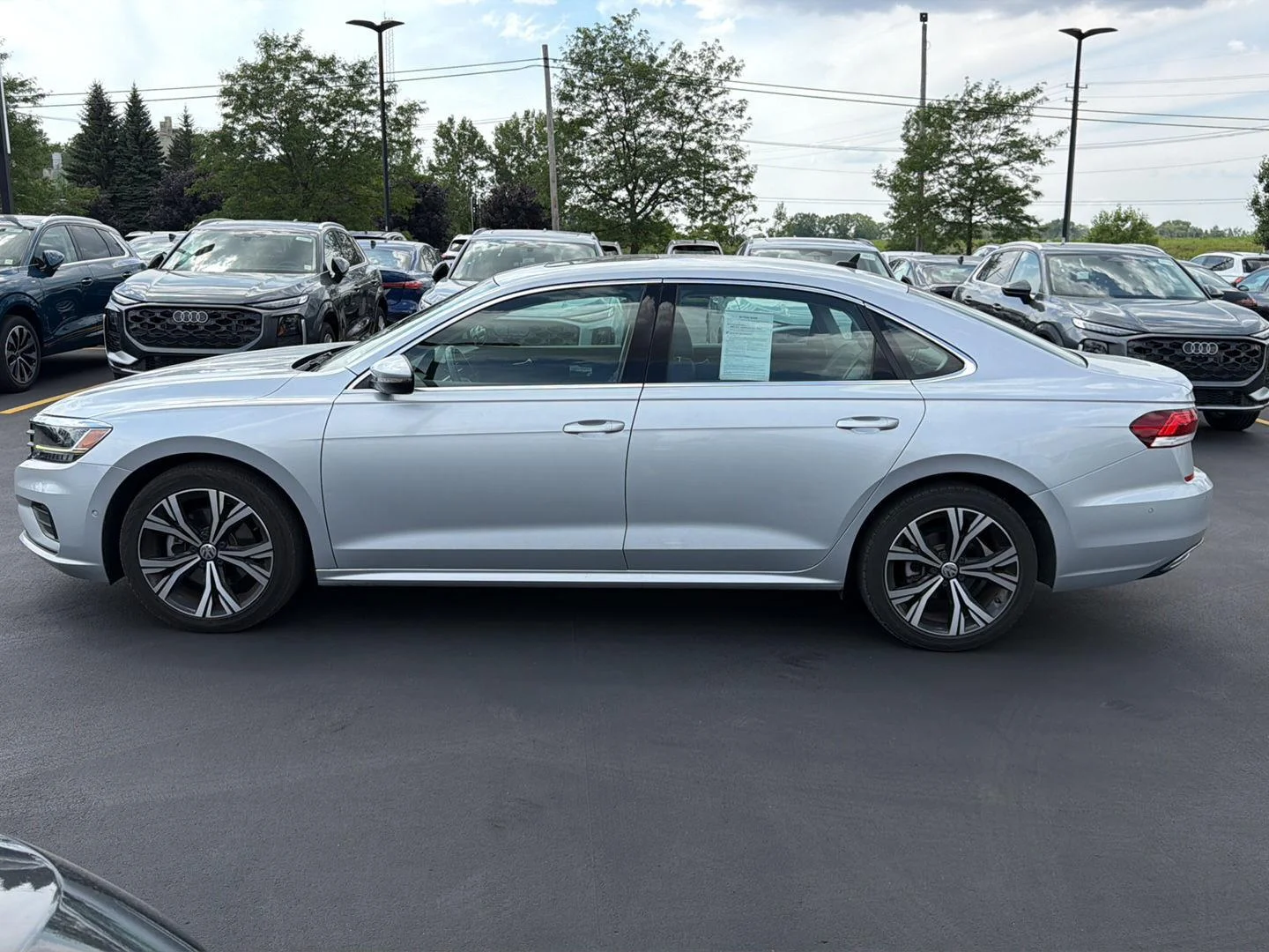 Used 2020 Platinum Gray Metallic Volkswagen 2.0T SEL image 2