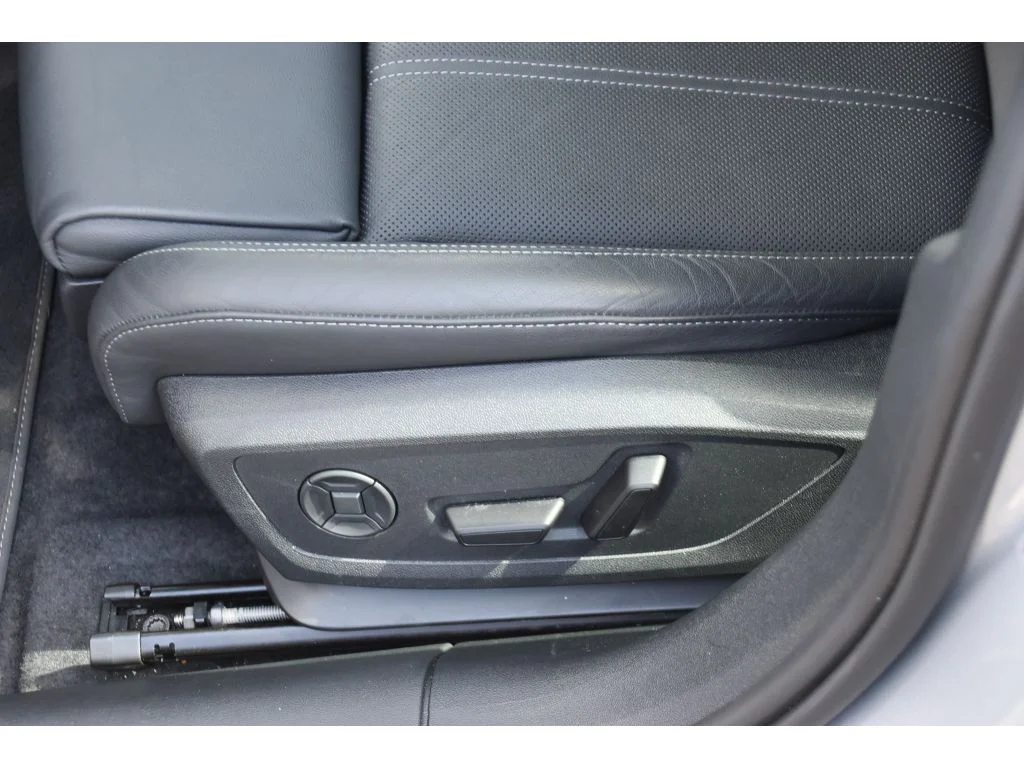 Used 2025 Florett Silver Metallic Audi Premium Plus image 32