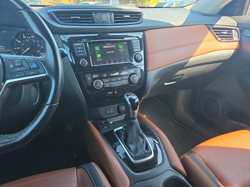 Used 2018 Silver Nissan SL image 22