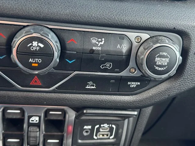 Certified Used 2025  Jeep Willys image 36