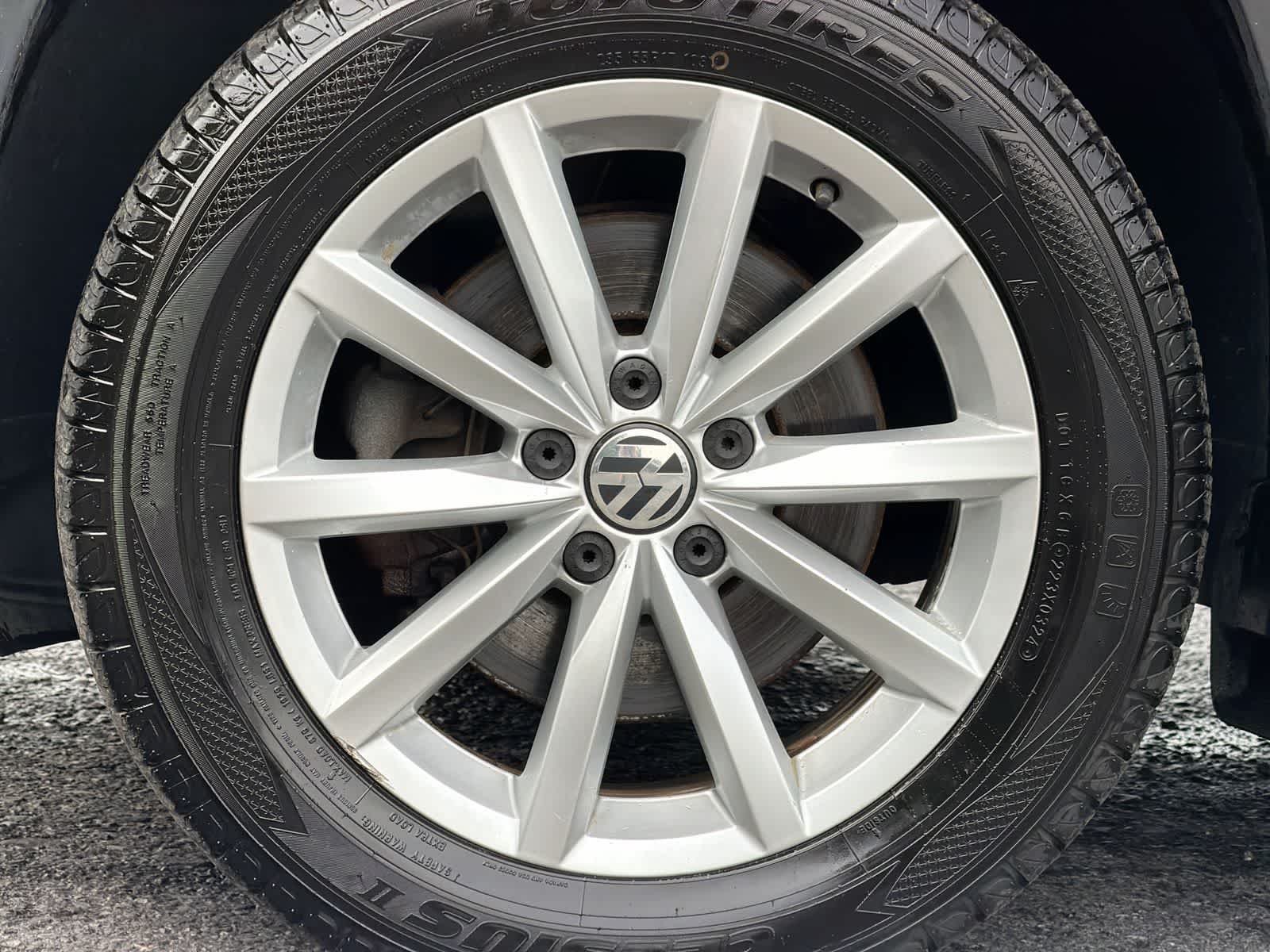 Used 2017 Silver Volkswagen Wolfsburg Edition image 14