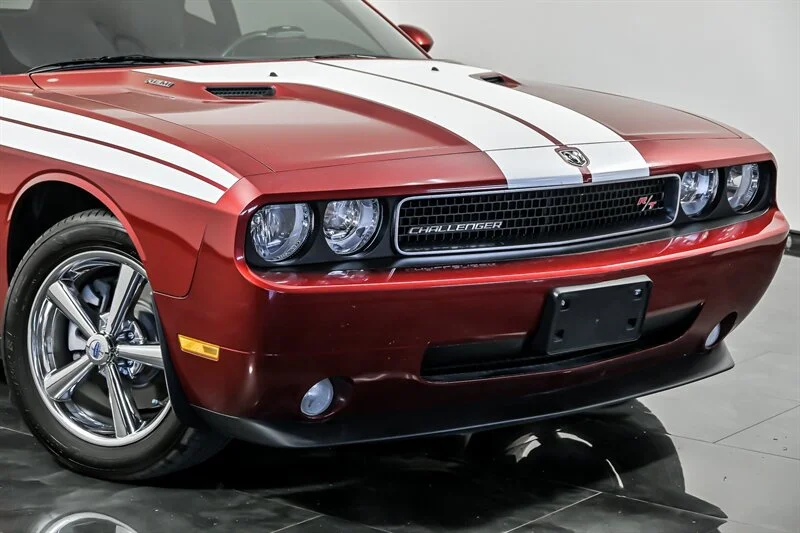 Used 2010 Inferno Red Crystal Pearl Coat Dodge R/T image 2