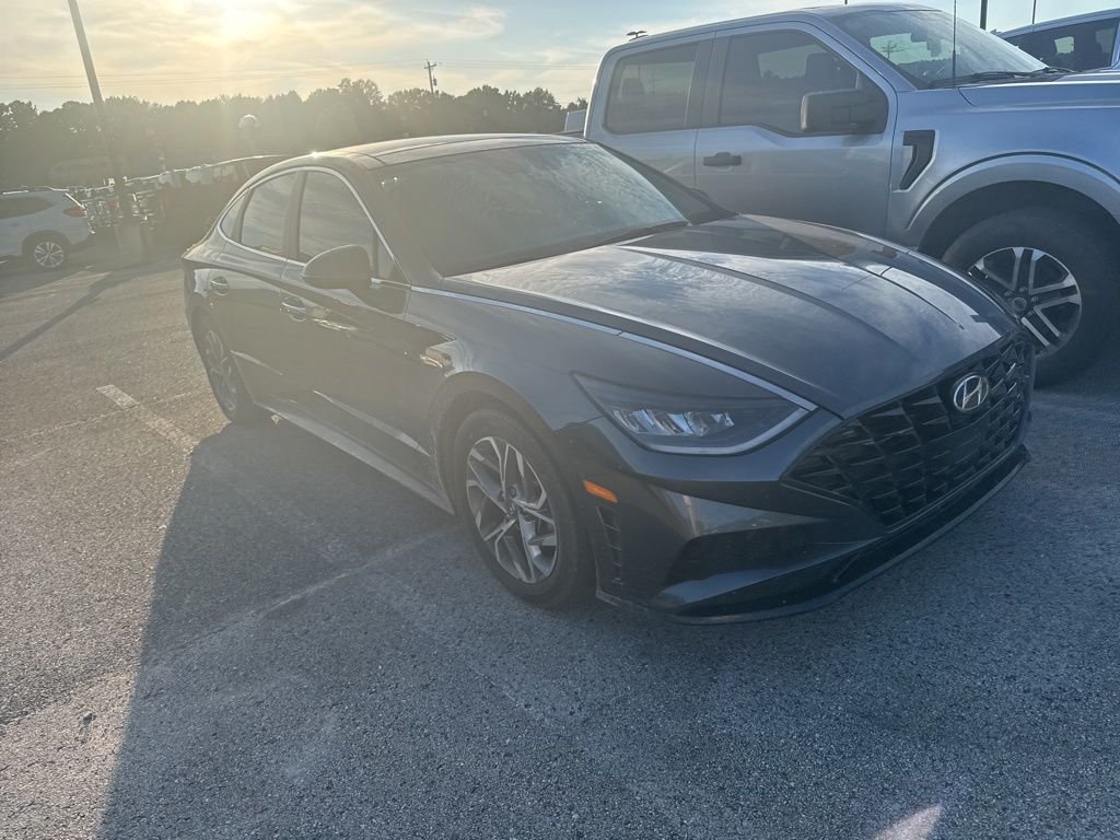 Used 2023 Gray Hyundai SEL image 3