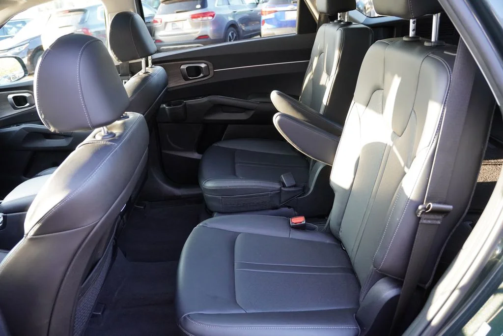 Used 2023 Aruba Green Kia X-Line EX image 17