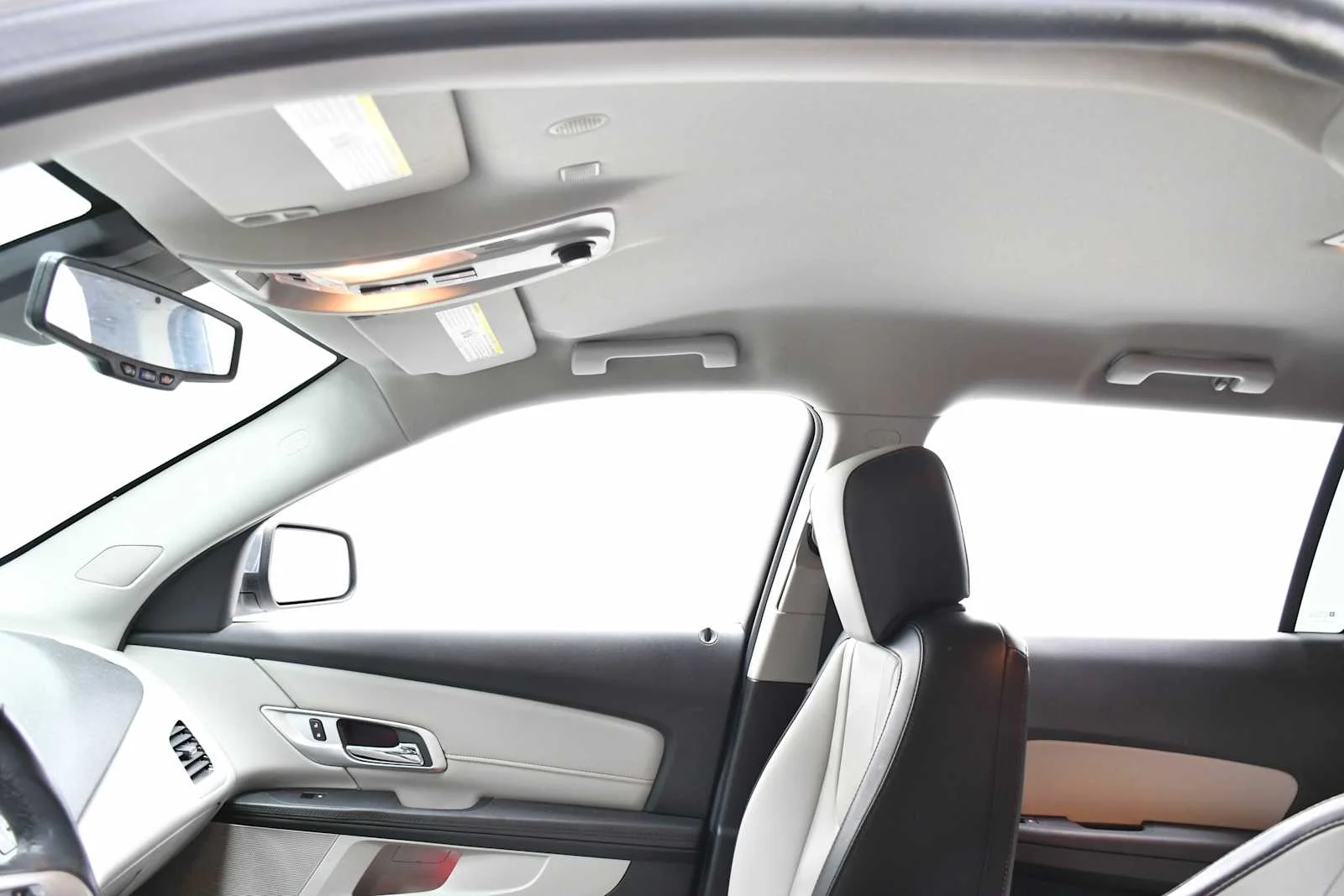 Used 2017 White Frost Tricoat GMC SLT image 11
