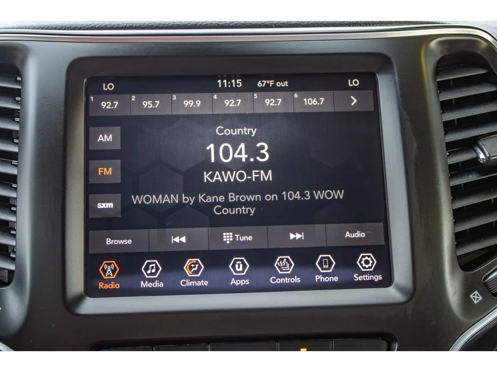 Used 2021 Sting-Gray Clearcoat Jeep Latitude Lux image 42
