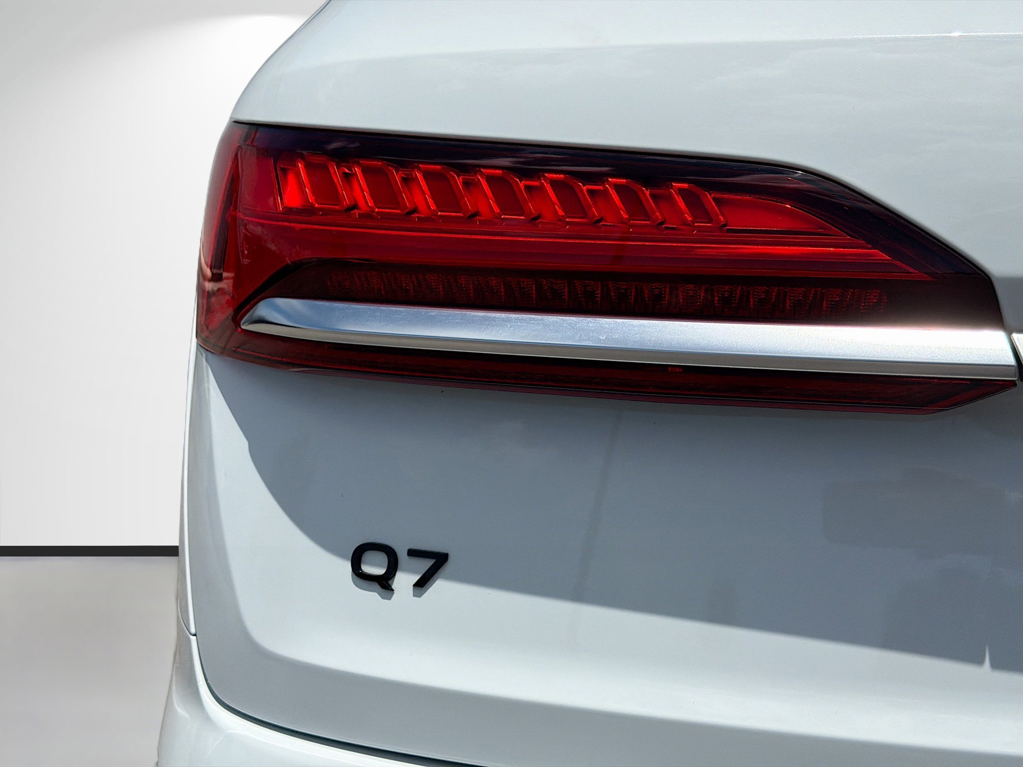 Used 2025 Glacier White Audi Premium image 10