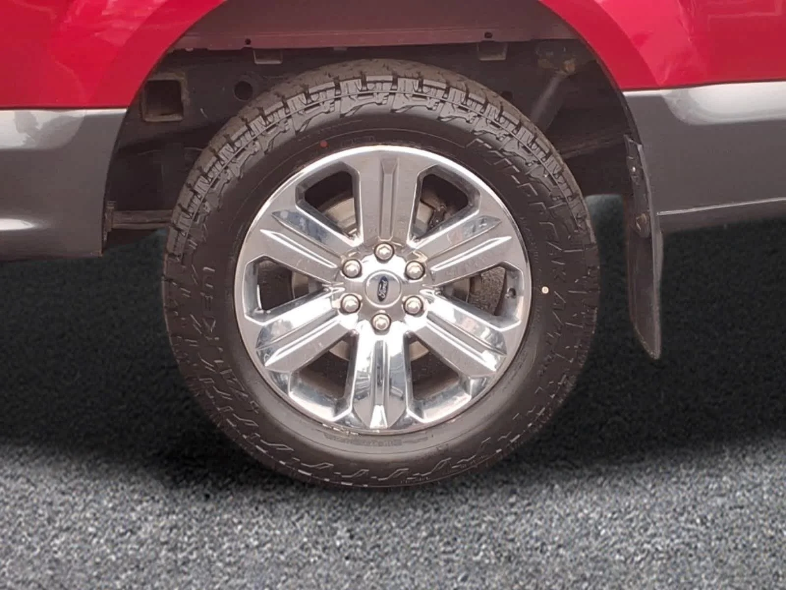 Used 2020 Rapid Red Metallic Tinted Clearcoat/Magnetic Ford XLT image 3