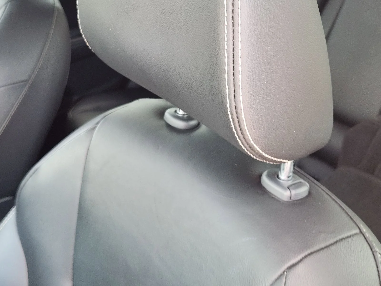 Used 2023 Silver Nissan SL image 14