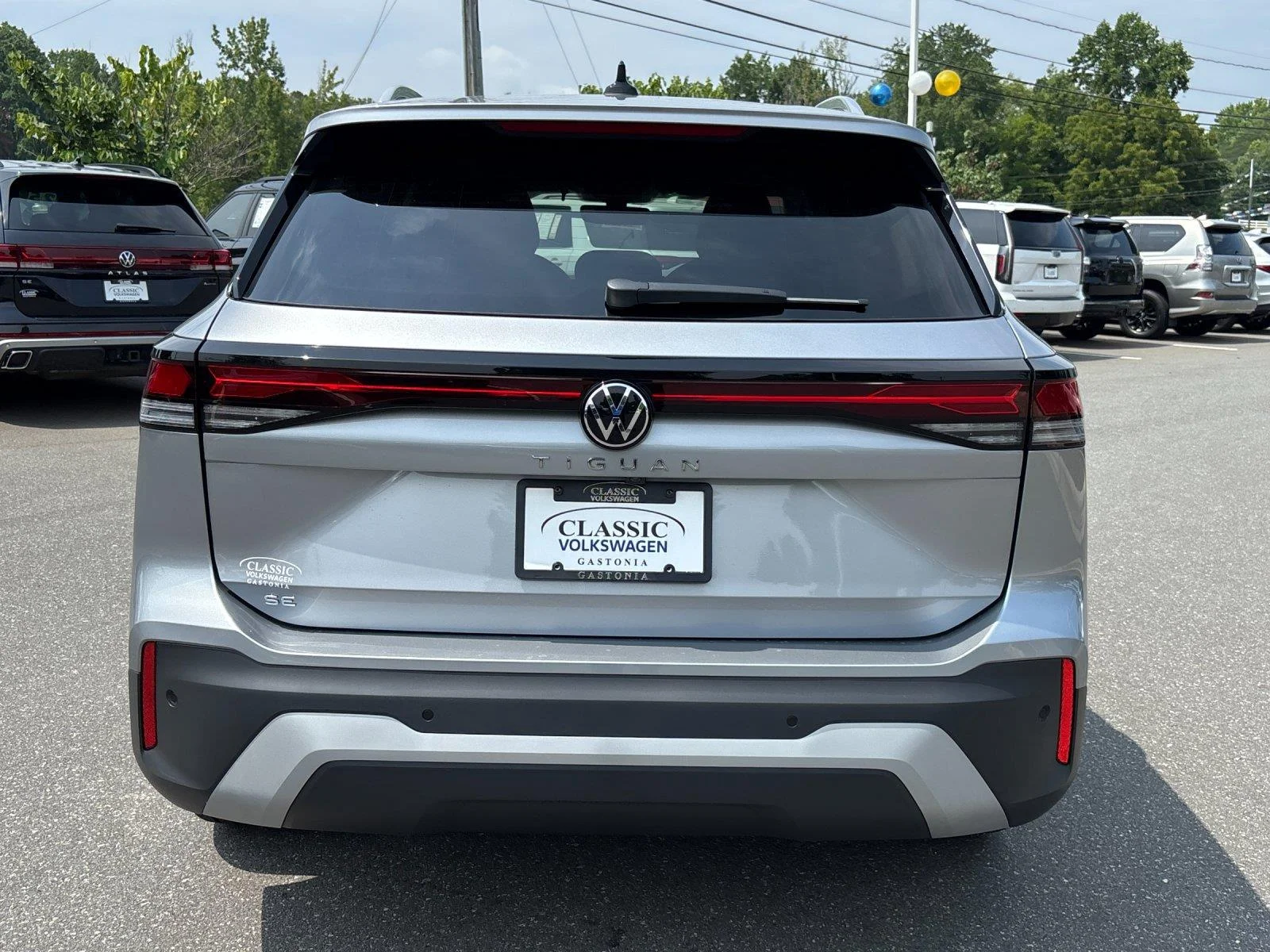 New 2026 Pyrite Silver Metallic Volkswagen SE image 4