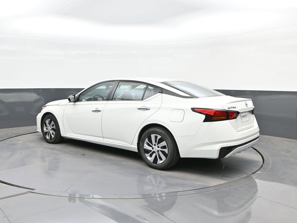 Used 2024 White Nissan 2.5 S image 5