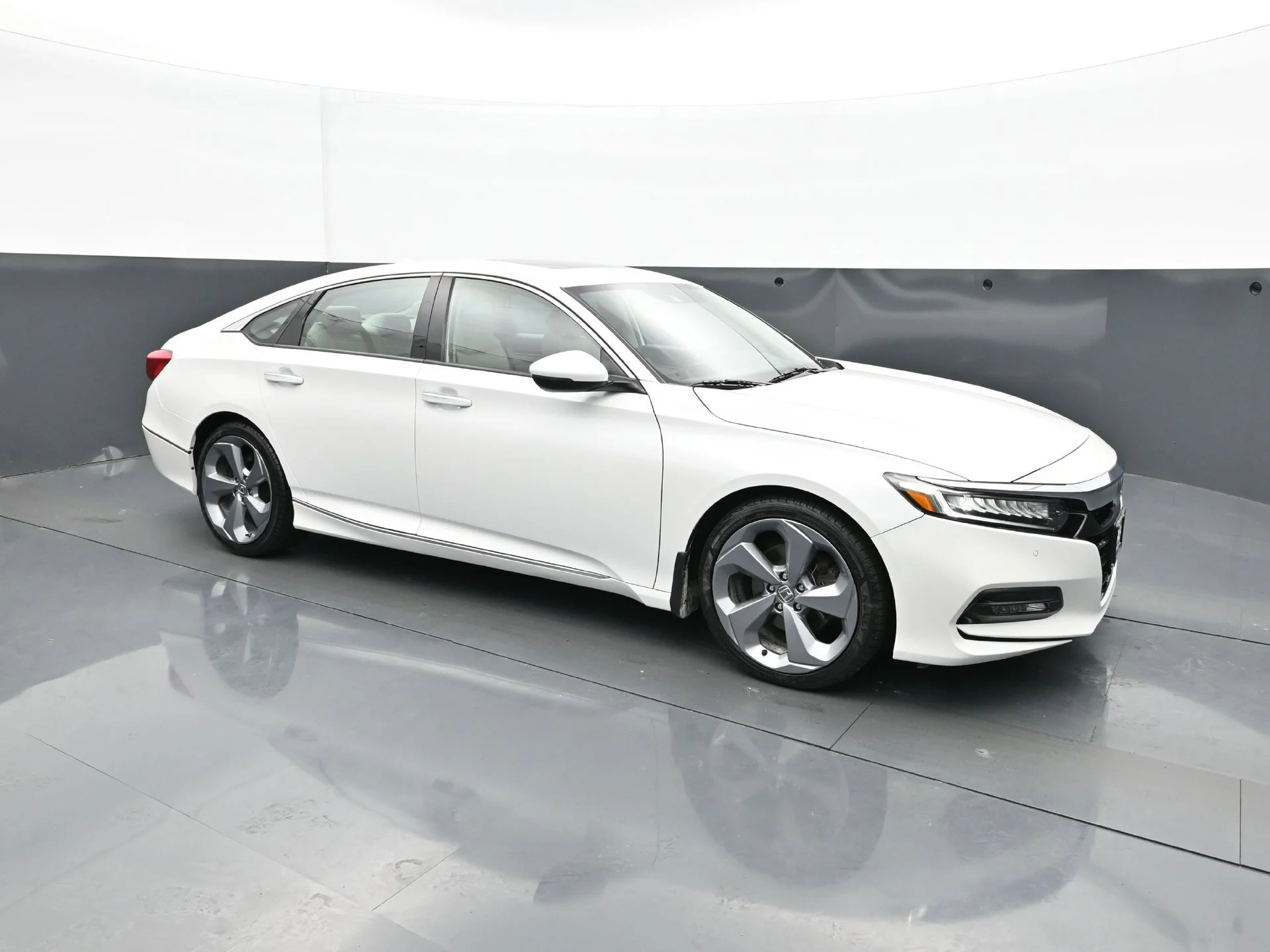 Used 2019 White Honda Touring 2.0T Auto image 10