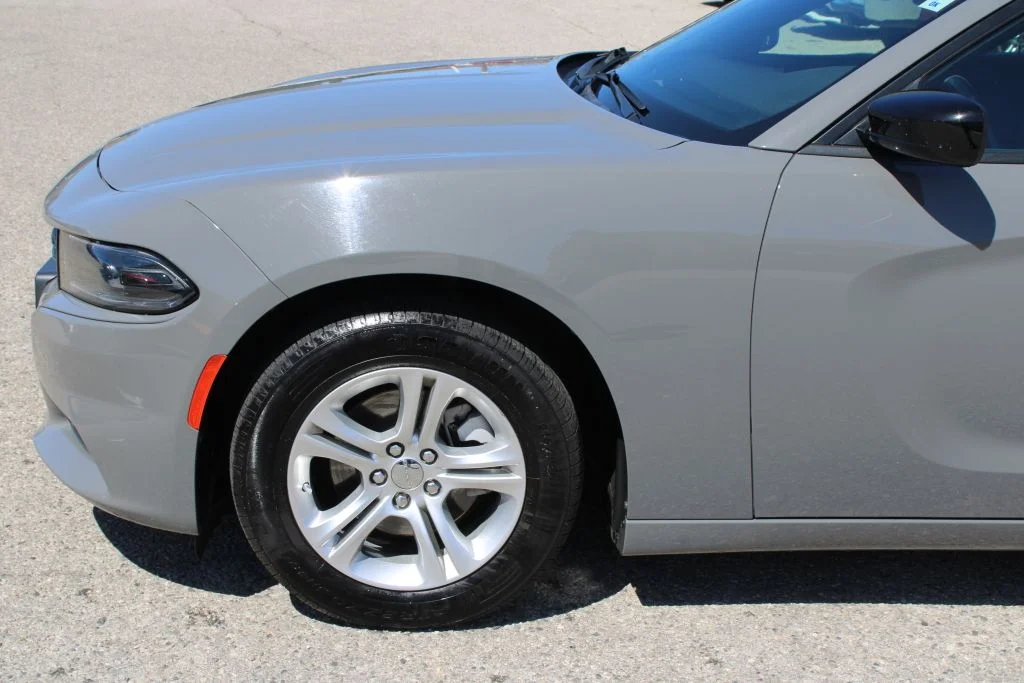 Used 2023 Gray Dodge SXT image 7