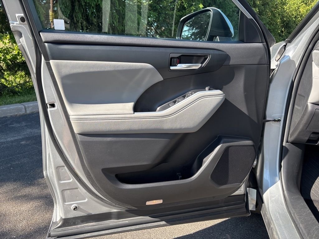 Used 2023 Silver Toyota XLE image 19
