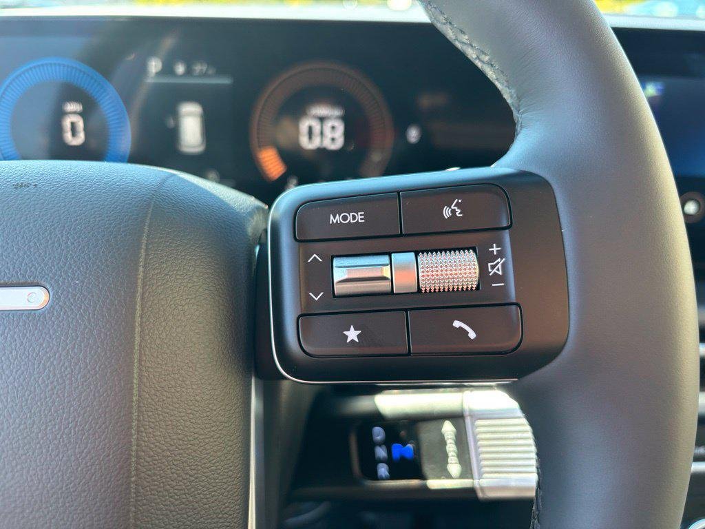New 2027 White Hyundai SE AWD image 17