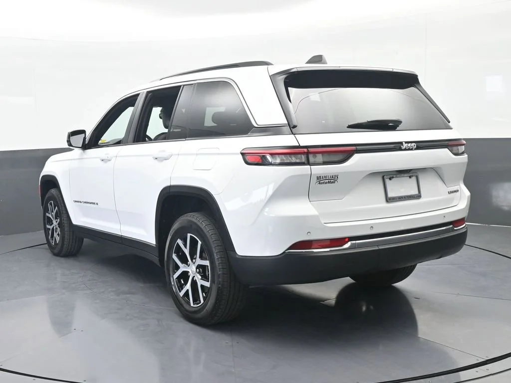 Used 2024 White Jeep Limited image 4