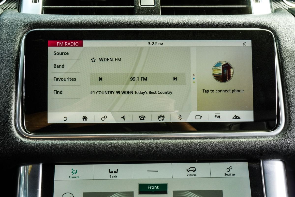 Used 2022 Silver Land Rover HSE Silver Edition image 28