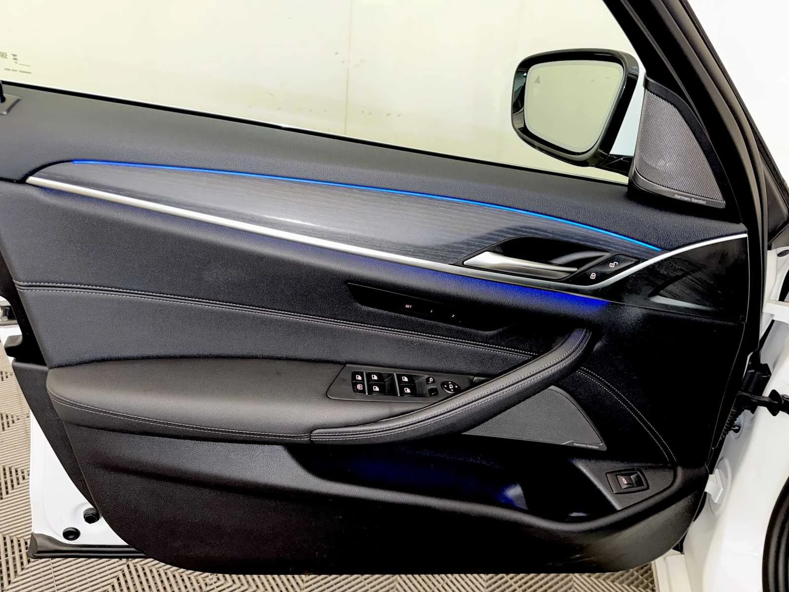 2023 BMW 5 Series 530i - Photo 11
