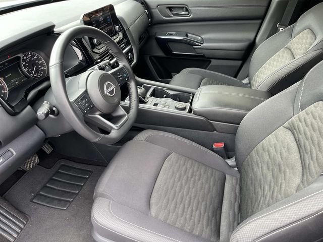Used 2025 Silver Nissan SV image 27