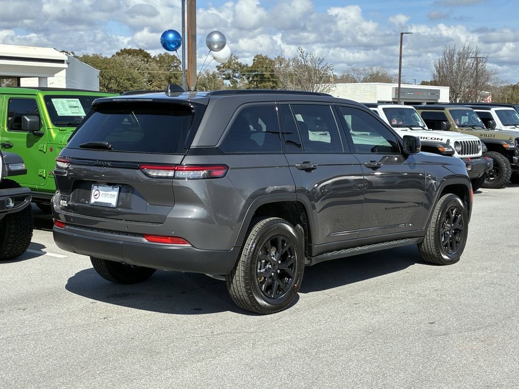 New 2026 Baltic Gray Metallic Clear-Coat Exterior Paint Jeep Altitude image 6