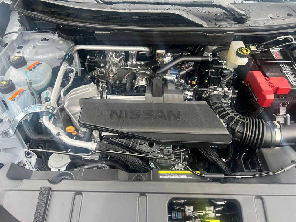 Used 2025 Silver Nissan S image 22