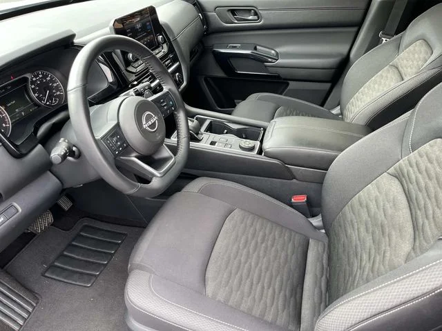 Used 2025 Silver Nissan SV image 27