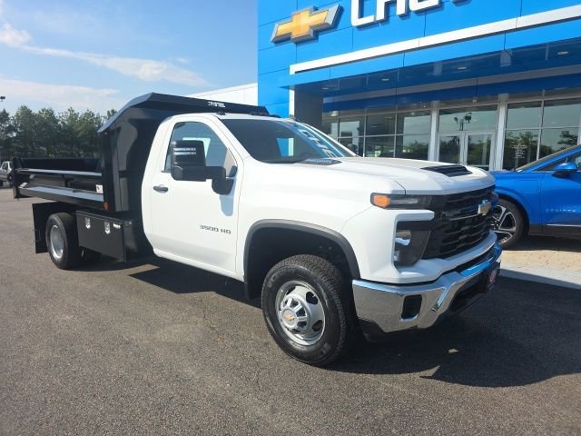 Summit White 2025 Chevrolet Silverado 3500HD Chassis Pickup Truck Four-Wheel Drive Automatic