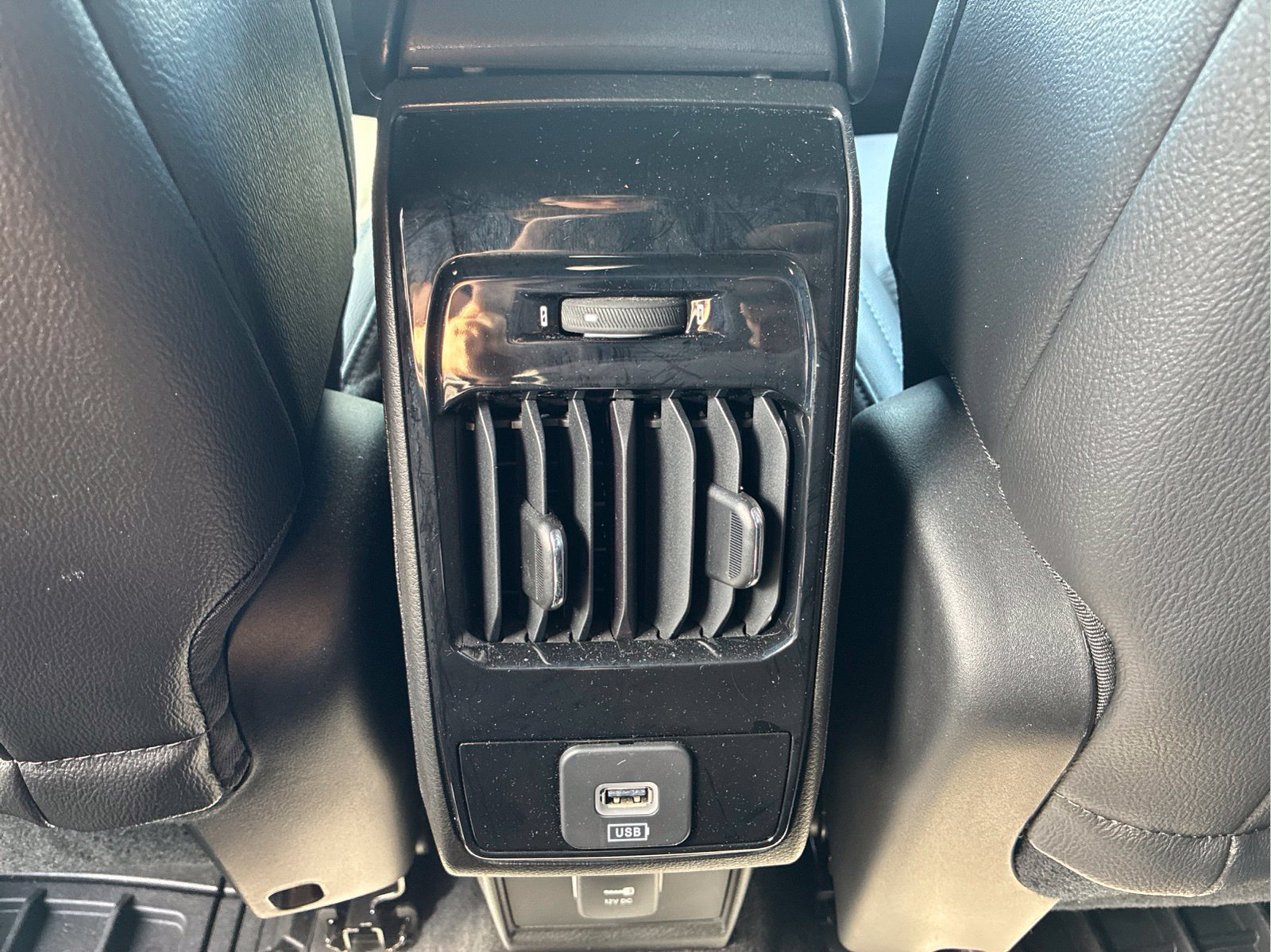 Used 2025 Silver Jeep Latitude image 34