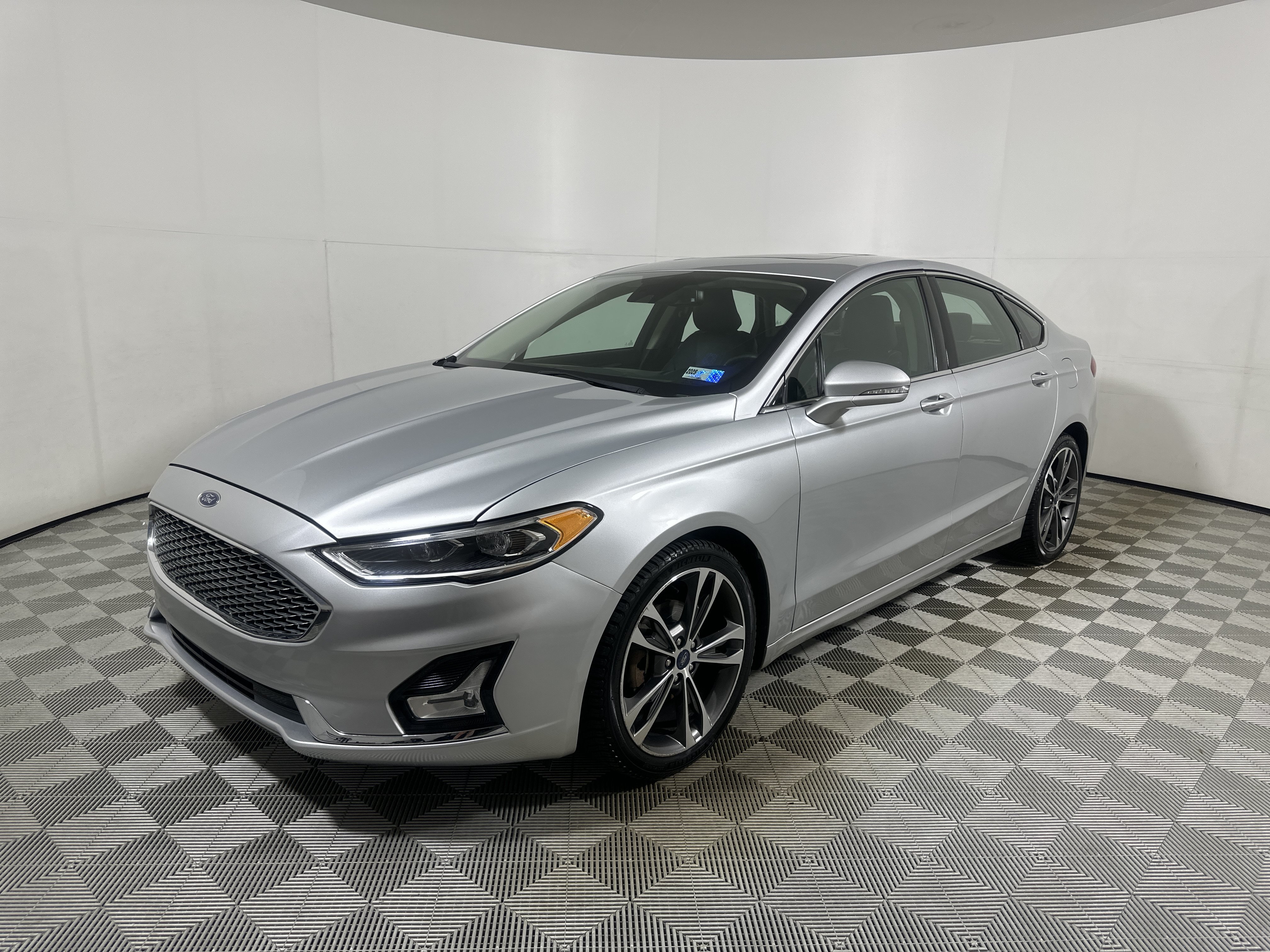 Used 2019 Silver Ford Titanium image 3