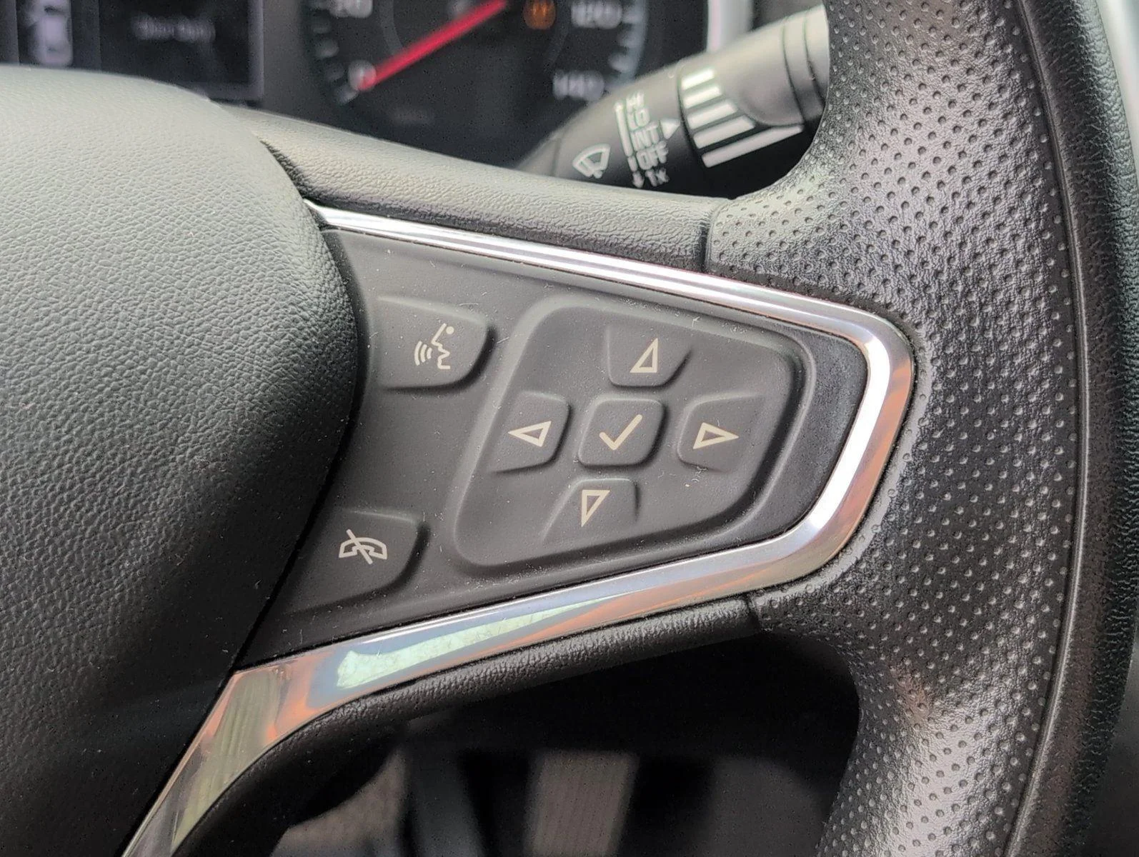 Used 2022 Summit White Chevrolet LT image 30
