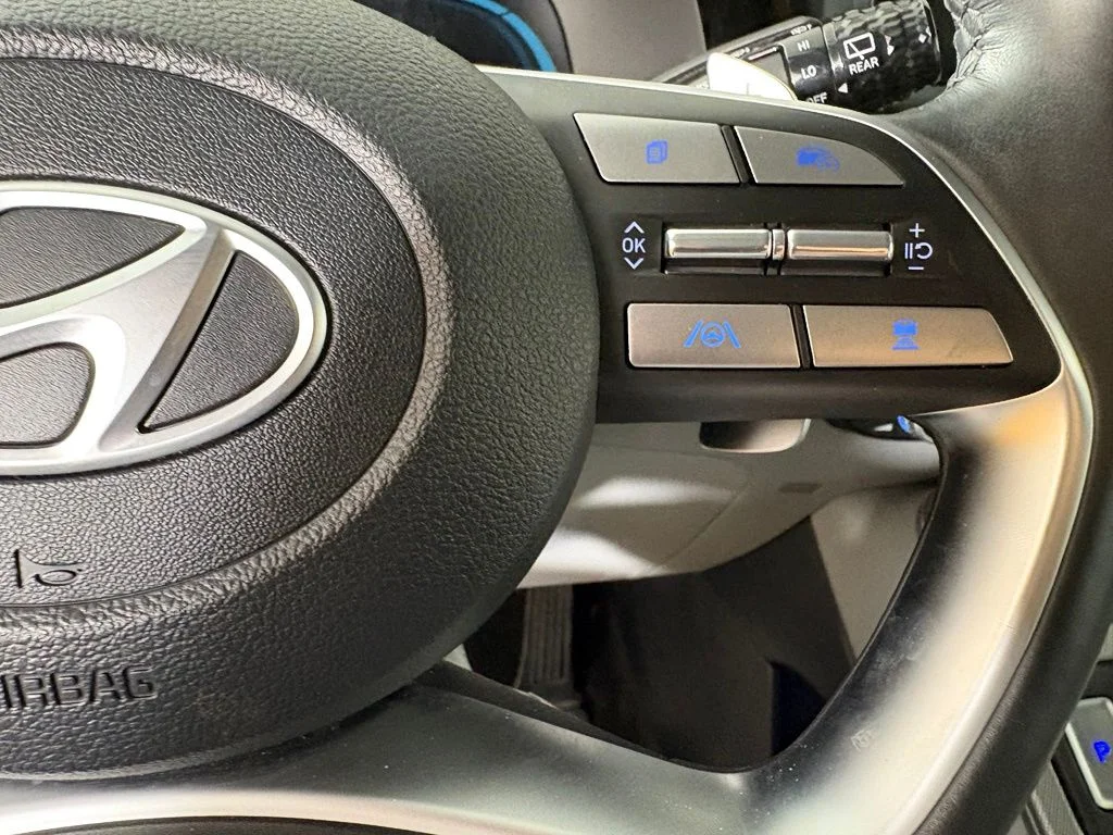 Used 2025 Black Hyundai SEL image 26