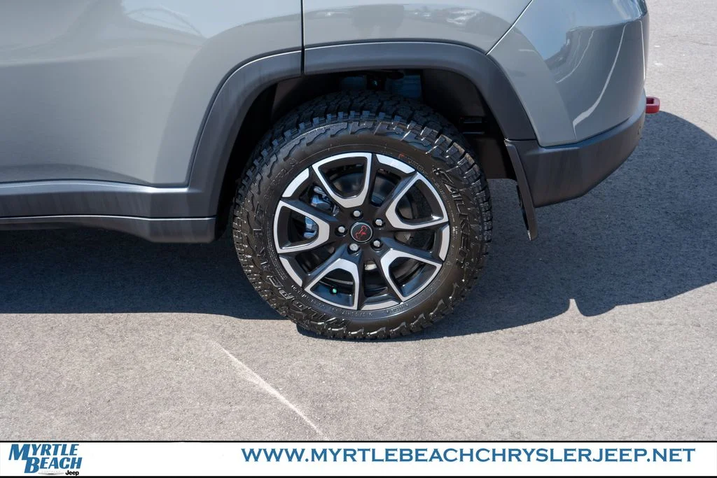 New 2026 Sting-Gray Clear-Coat Exterior Paint Jeep Trailhawk image 12