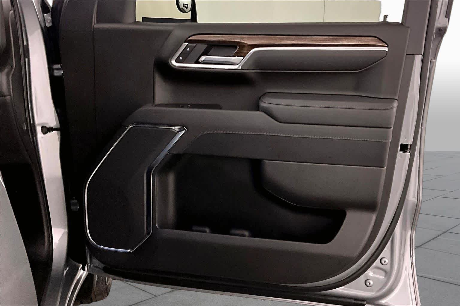 Used 2026 Sterling Metallic GMC Elevation image 41