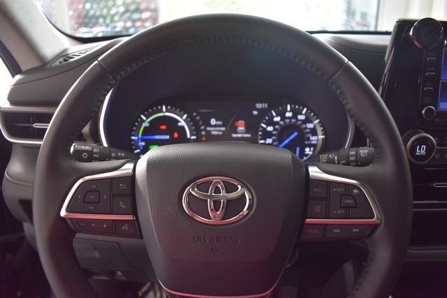 Used 2020 Black Toyota XLE image 35