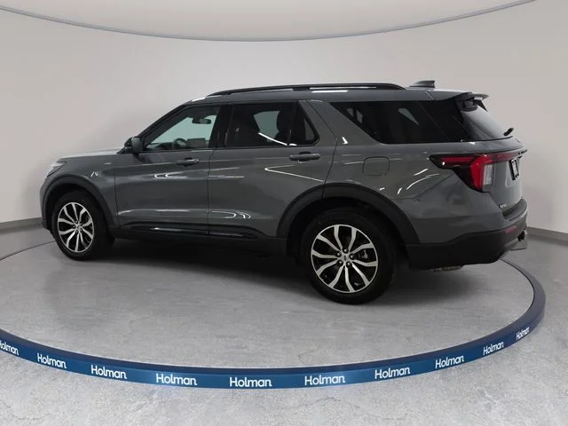 Used 2026 Carbonized Gray Metallic Ford ST-Line image 8