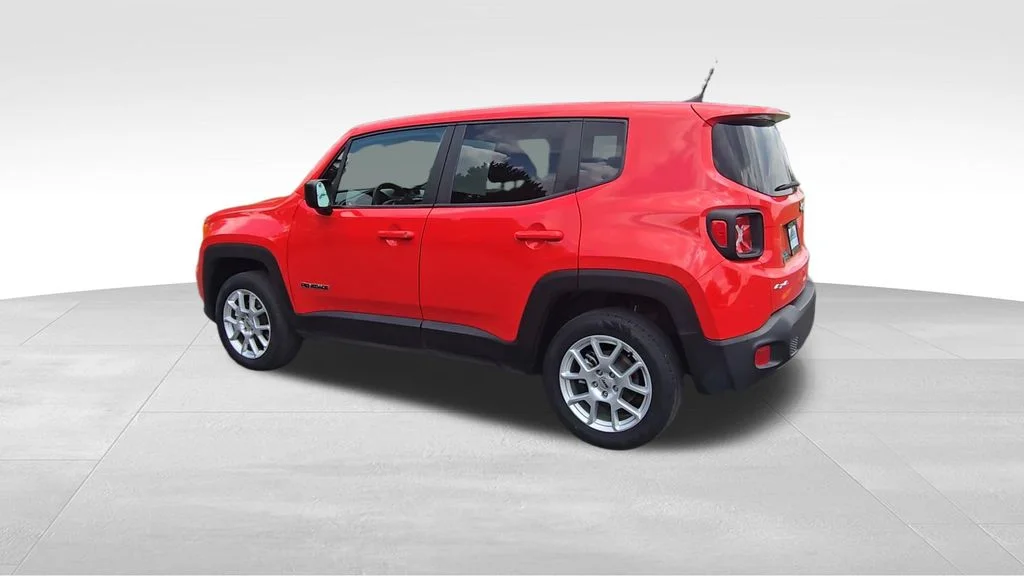 Used 2023 Red Jeep Latitude image 6