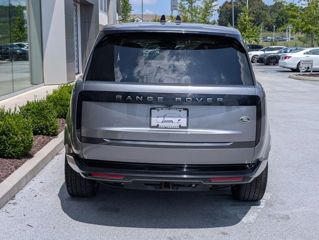 New 2023 Eiger Grey Land Rover SE image 6