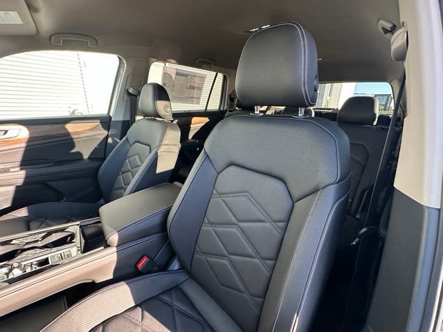 New 2026 Silver Mist Metallic Volkswagen 2.0T SE w/Technology image 27