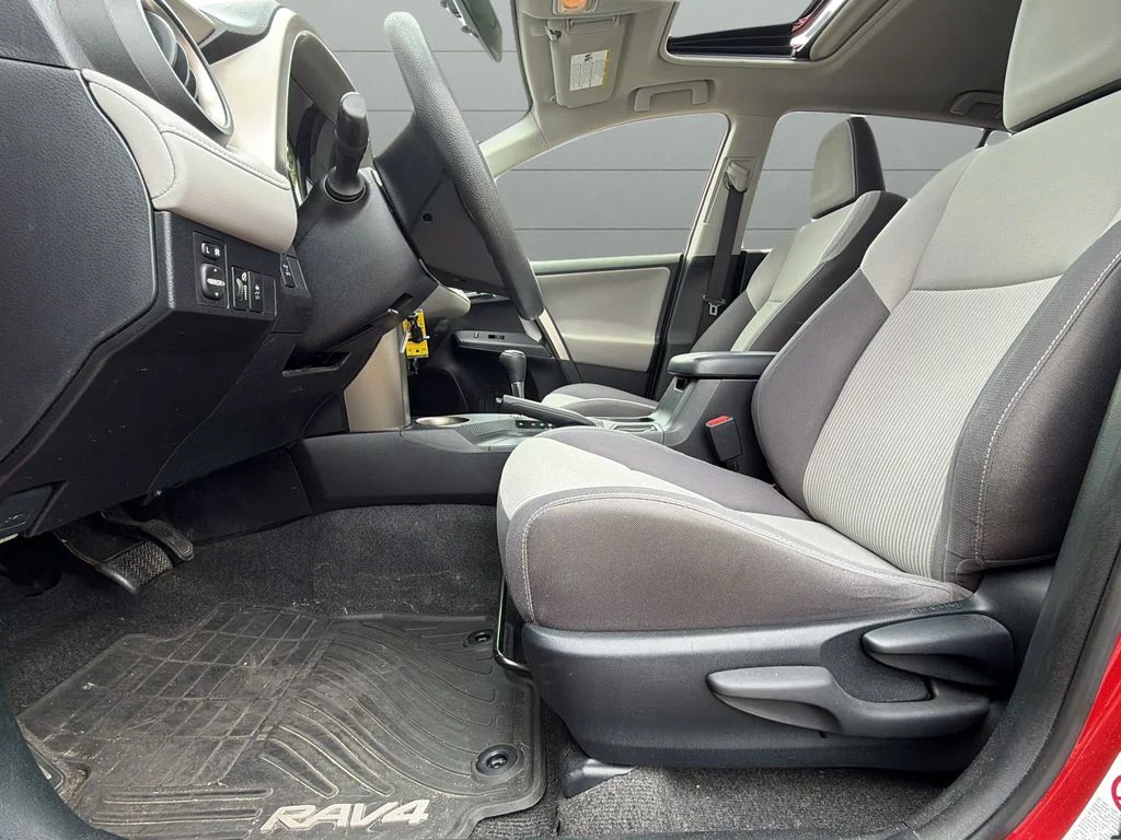 Used 2015 Red Toyota XLE image 13