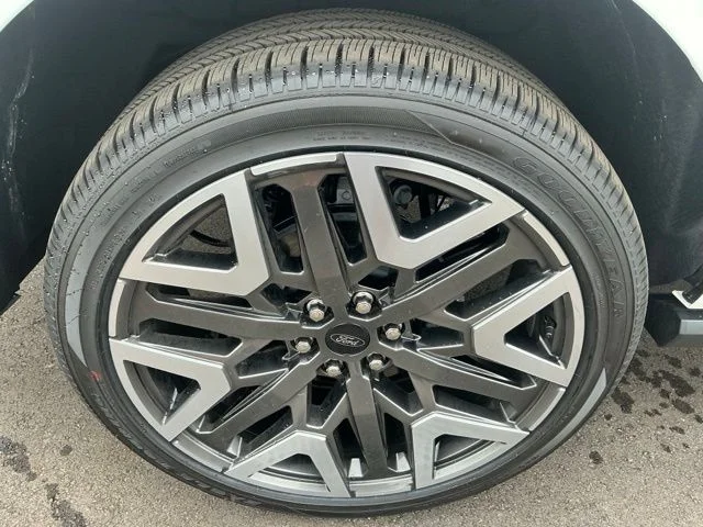 New 2026 Star White Metallic Tri-Coat Ford MAX Platinum® image 16