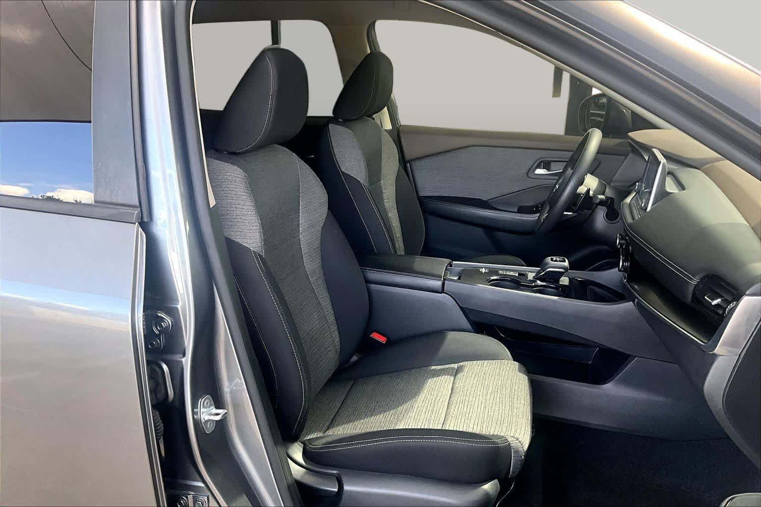 Used 2022 Gun Metallic Nissan SV image 8
